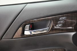 2014款本田雅阁3.0VTI尊贵版
