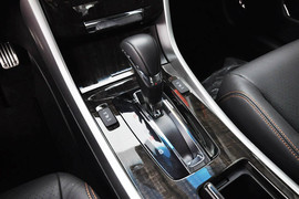 2014款本田雅阁3.0VTI尊贵版