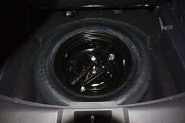 2014款Jeep指南者2.0L改款两驱精英版