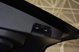 2014款Jeep指南者2.0L改款两驱精英版