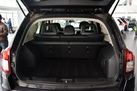 2014款Jeep指南者2.0L改款两驱精英版