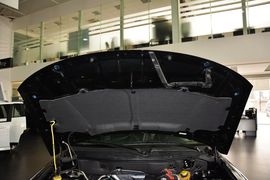 2014款Jeep指南者2.0L改款两驱精英版