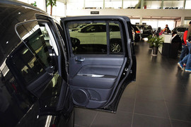 2014款Jeep指南者2.0L改款两驱精英版