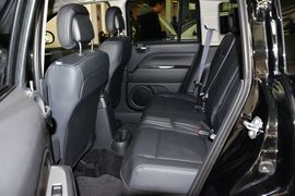 2014款Jeep指南者2.0L改款两驱精英版