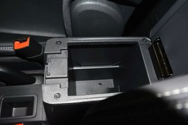 2014款Jeep指南者2.0L改款两驱精英版