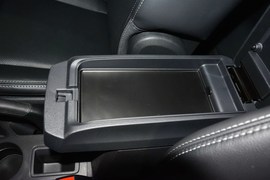 2014款Jeep指南者2.0L改款两驱精英版