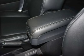 2014款Jeep指南者2.0L改款两驱精英版