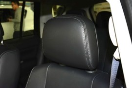 2014款Jeep指南者2.0L改款两驱精英版