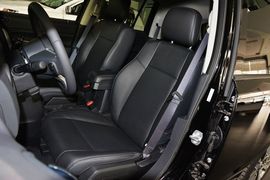 2014款Jeep指南者2.0L改款两驱精英版
