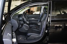 2014款Jeep指南者2.0L改款两驱精英版