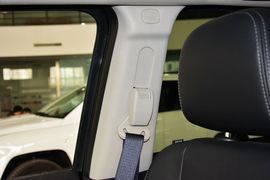 2014款Jeep指南者2.0L改款两驱精英版