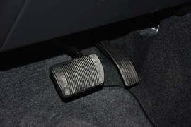 2014款Jeep指南者2.0L改款两驱精英版