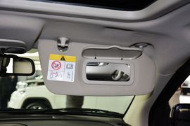 2014款Jeep指南者2.0L改款两驱精英版