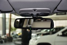 2014款Jeep指南者2.0L改款两驱精英版