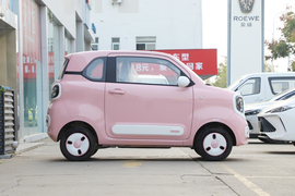 2025款奔腾小马