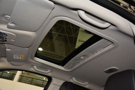 2014款Jeep指南者2.0L改款两驱精英版