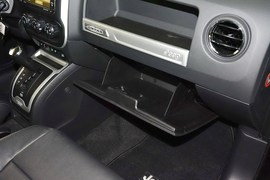 2014款Jeep指南者2.0L改款两驱精英版