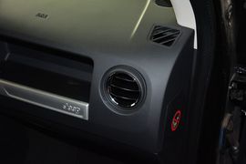2014款Jeep指南者2.0L改款两驱精英版