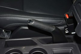 2014款Jeep指南者2.0L改款两驱精英版