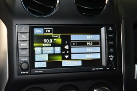 2014款Jeep指南者2.0L改款两驱精英版