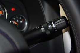 2014款Jeep指南者2.0L改款两驱精英版