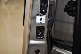 2011款五菱荣光1.2L基本型