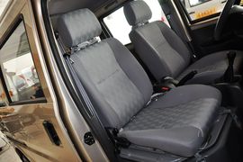 2011款五菱荣光1.2L基本型