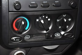 2011款五菱荣光1.2L基本型