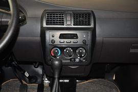 2011款五菱荣光1.2L基本型