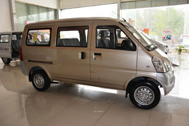 2011款五菱荣光1.2L基本型