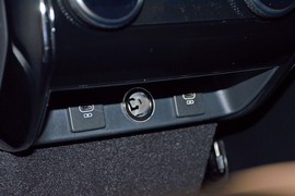 2025款路虎揽胜运动版