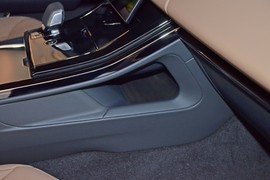 2025款路虎揽胜运动版