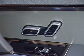 2025款路虎揽胜运动版