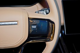 2025款路虎揽胜运动版