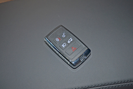 2025款路虎揽胜运动版