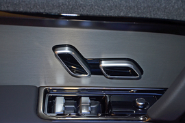 2025款路虎揽胜运动版