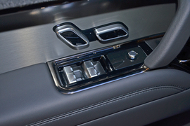 2025款路虎揽胜运动版