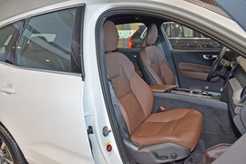 2025款沃尔沃XC60