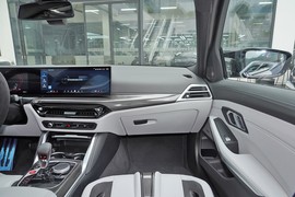 2024款宝马M3四门轿车