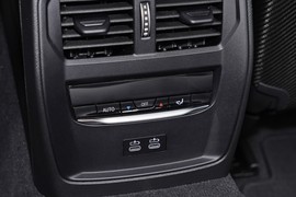 2024款宝马M3四门轿车