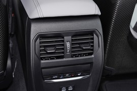 2024款宝马M3四门轿车