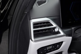 2024款宝马M3四门轿车