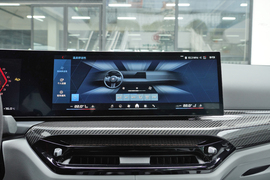 2024款宝马M3四门轿车