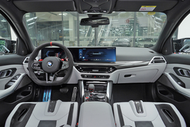 2024款宝马M3四门轿车