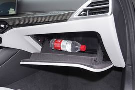 2024款宝马M3四门轿车