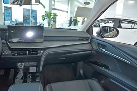 2024款丰田凯美瑞