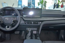 2024款丰田凯美瑞