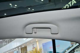 2024款丰田凯美瑞