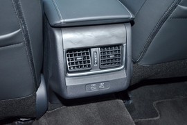 2024款丰田凯美瑞