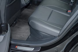 2024款丰田凯美瑞